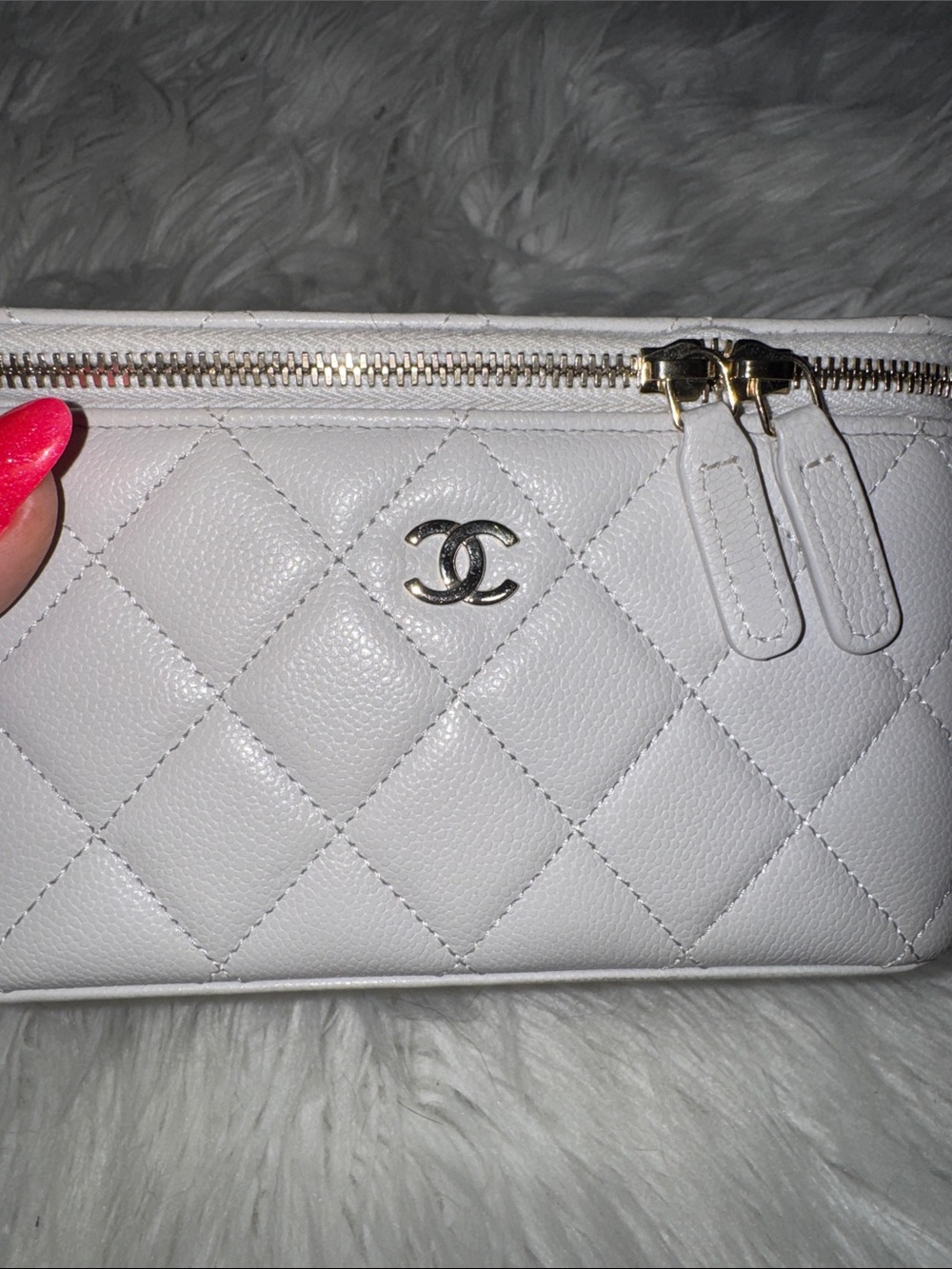 *Authentic* please READ!! Chanel quilted Vanity Crossbody Bag. Gold hardware - Picture 4 of 13